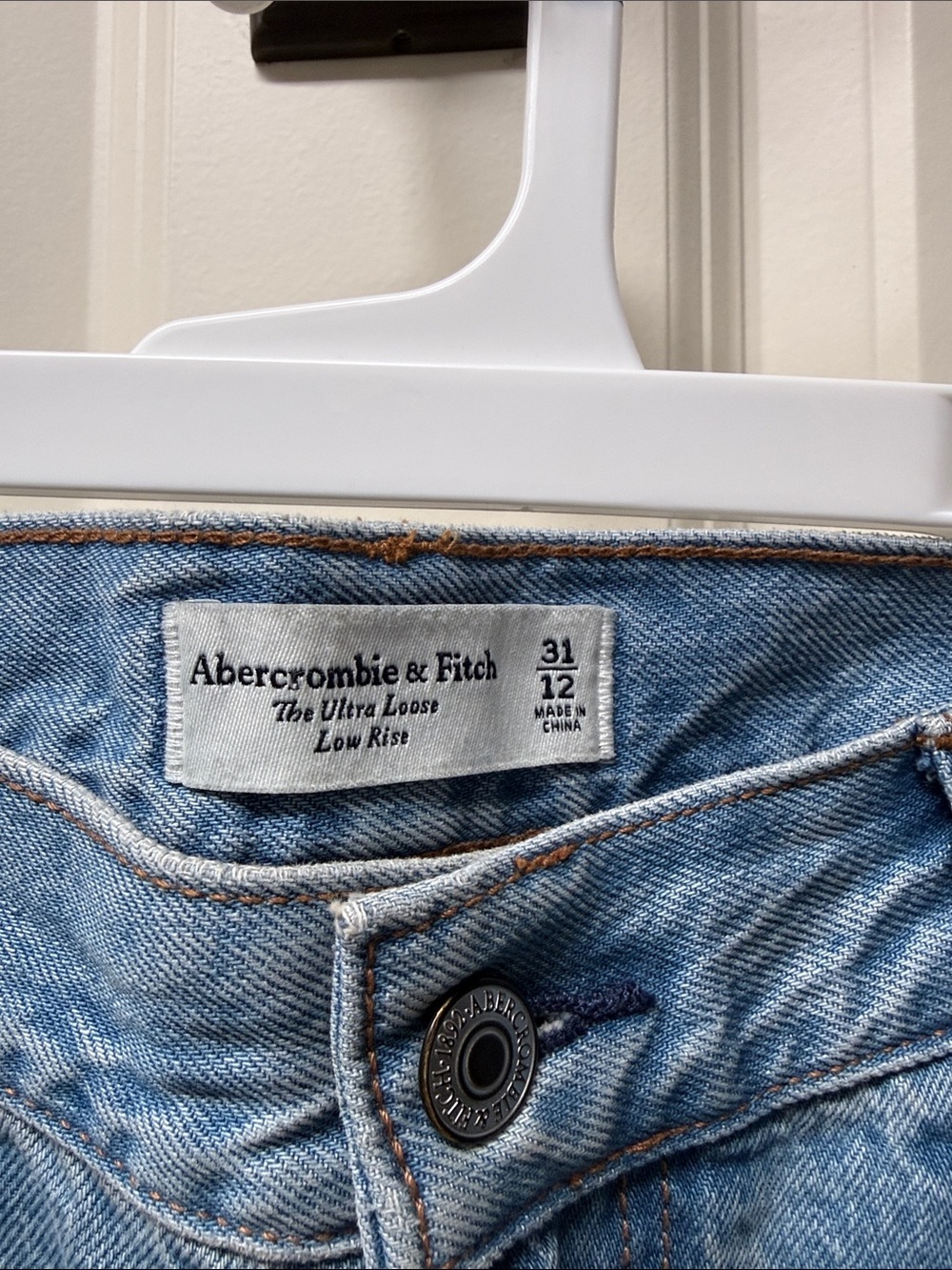 Abercrombie and Fitch - Iktra loose low rise size 12 - Picture 2 of 3